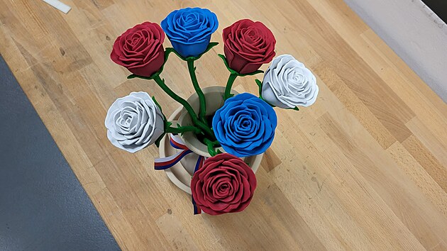 Ve st�edu 10. prosince 2025 r�no nav�t�vil prezident Petr Pavel �stav pro nanomateri�ly, pokro�il� technologie a inovace p�i Technick� univerzit� v Liberci.