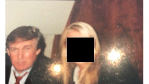 Ameri�t� demokrat� zve�ejnili nov� sn�mky z Epsteinova s�dla. (12. prosince 2025)