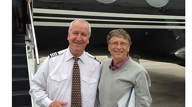 Ameri�t� demokrat� zve�ejnili nov� sn�mky z Epsteinova s�dla. (12. prosince 2025)