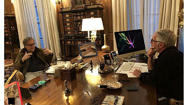 Ameri�t� demokrat� zve�ejnili nov� sn�mky z Epsteinova s�dla. (12. prosince 2025)