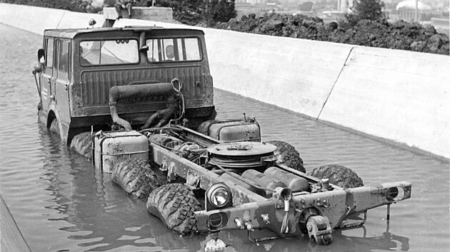 Sou��st� polygonu byl od po��tku i velk� brod.