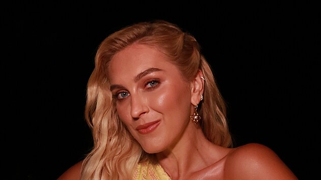 Eli�ka Mat�jkov� je dvorn� viz�istkou Zorky Hejdov�, hv�zdy reality show Love Island.