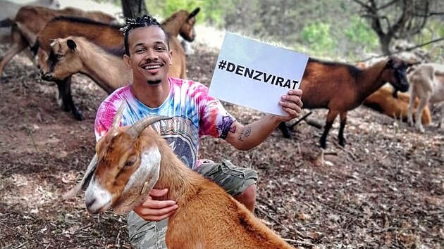 Sb�rku podpo�il zp�v�k Ben Cristovao.