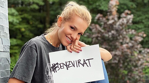 Ambasadorka minul�ch ro�n�k� Dara Rolins.