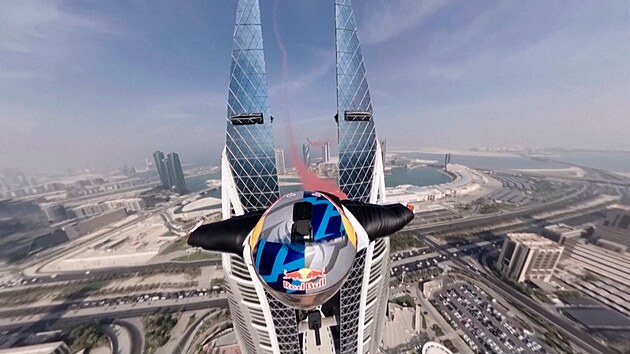 Dani Roman a Fred Fugen prolétli �eln� mezi v�emi bahrajnského WTC