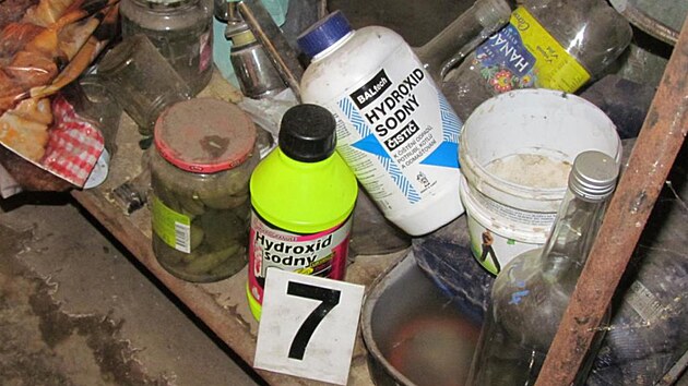 Kumpáni vezli ze Slovenska léky na výrobu pervitinu, vůz zastavila policie