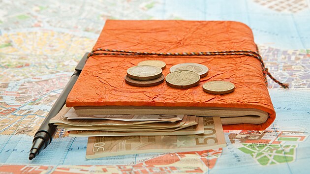 Deník pro cestovatele dává prostor zaznamenávat zážitky, trasy, postřehy i...