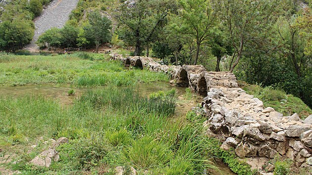 D�lka Kudina mostu �in� 109 metr�. Tak�e nen� ��dn� drobe�ek.