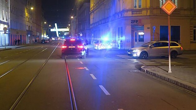 K�i�ovatka ulice Cejl a Radlas, do n� 4. prosince 2025 auto p�ed tramvaj� prudce odbo�ilo.