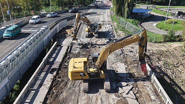 Sn�mek zah�jen� demolice mostu v B�eclavi v z��� 2025