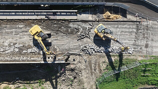 Demolice mostu v B�eclavi (z��� 2025)