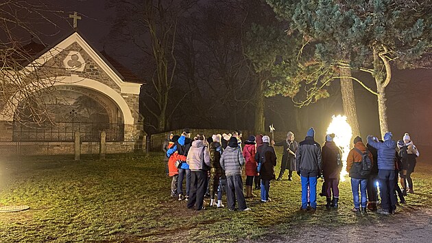 Novodob�m jihlavsk�m ponocn�m je pr�vodce Br�ny Jihlavy Marek Sk�iv�nek. Sehnal si k tomu i pat�i�n� oble�en� a vybaven�. Po ve�erech na putov�n� centrem m�sta bere a� �ty�ic�tku z�jemc�. A m�v� pravideln� vyprod�no.