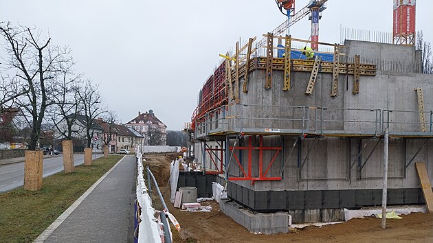 Po dlouhém zdr�ení se práce na stavb� vysoko�kolských kolejí v Jihlav� znovu...