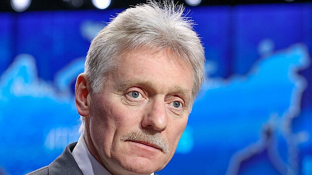 Tiskov� mluv�� Kremlu Dmitrij Peskov b�hem p��prav na v�ro�n� konferenci rusk�ho prezidenta Vladimira Putina. (19. prosince 2025)