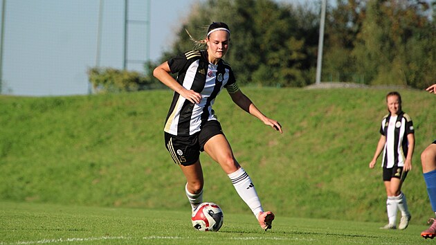 Elika Stropkov je kapitnkou Dynama.