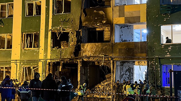 Panelov� d�m v rusk�m Tveru zasa�en� dronem (12. prosince 2025)