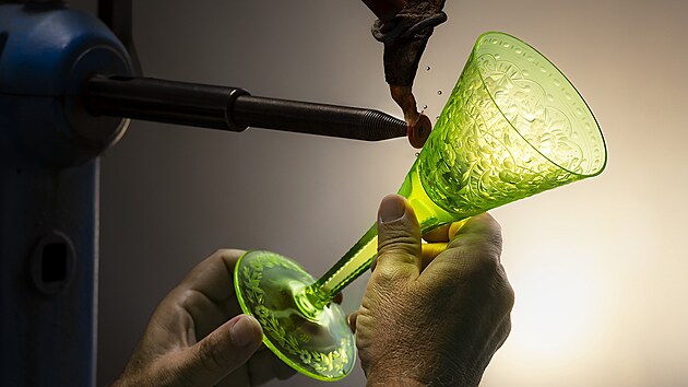 Pr�ce s k�i���lov�m sklem s p��davkem oxidu urani�it�ho je prakticky stejn� jako u klasick�ho k�i���lu.