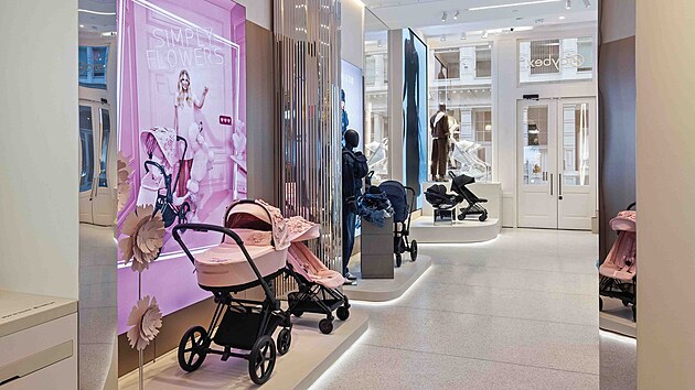 Interi�r obchodu propojuje estetiku zna�ky CYBEX s architekturou newyorsk�ho SoHa.