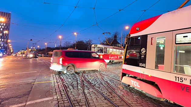 V ulici �elivského do�lo ke srá�ce tramvají (16. prosinec 2025)
