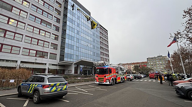 Aktivist� skupiny Greenpeace protestuj� proti veden� M�P stranou Motorist� sob� (15. prosinec 2025)