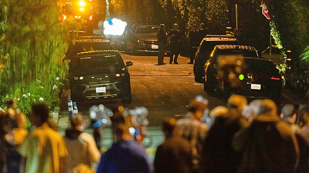 Policist� vy�et�uj� vra�du re�is�ra Reinera a jeho �eny v jejich dom� v Los Angeles. (15. prosince 2025)