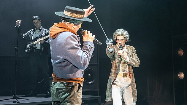 V hradeck�m Cyranovi se rapuje, p�vodn� poezie v�ak z�stala.