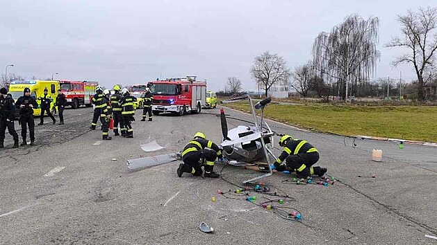 Nehoda v�rn�ku u leti�t� v Hradci Kr�lov� (19. prosince 2025)