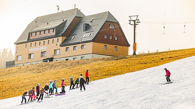 Sjezdovka Zahr�dky v Peci pod Sn�kou (18. prosince 2025)