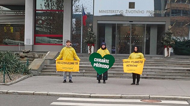 Protest u ministerstva �ivotn�ho prost�ed�. (15. prosince 2025)