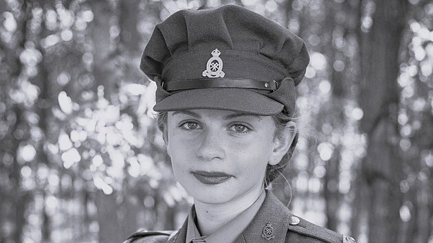 Nat�lie �mejkalov� z Tachova propaguje z�sluhy �en v arm�d�.