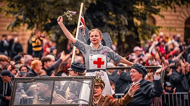 Nat�lie �mejkalov� na sn�mku po��zen�m na Slavnostech svobody v Plzni p�i Convoy of Liberty