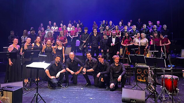 Orchestr Tremolo p�i ZU� T�emo�n� odehr�l t�i koncerty po boku zlat�ho slav�ka V�clava Noida B�rty a jeho kapely.