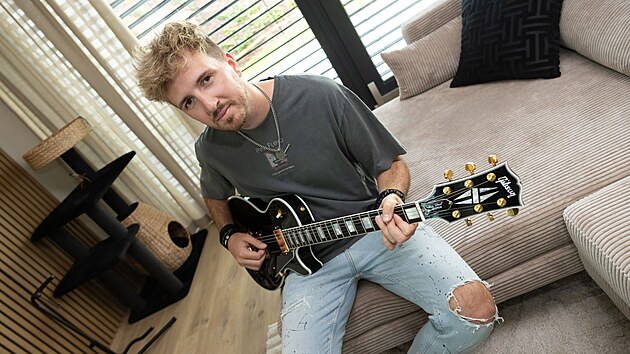 Po p�est�hov�n� do domu si Jary i jeho man�elka splnili d�vn� sen o bydlen� za m�stem.