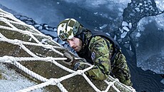 V Krkonoš�­ch mÄ�ř�­ s�­ly při akci Krkomen des�­tky vojáků i horských záchranářů