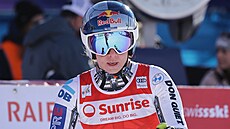 Ester Ledecká v cíli sjezdu ve Svatém Moici.