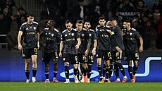 Hrá�i Karabachu po první brance do sít� Ajaxu.