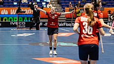 �eská florbalistka Michaela Mechlová slaví gól.