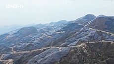 Solární panely v �ínském poho�í Kuej-�ou