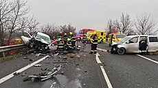 Na silnici I/3 spojující metropoli s Beneovskem se u Bystice eln srazila...
