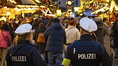 Policie hlídkuje na váno�ních trzích v N�mecku. (ilustra�ní snímek)