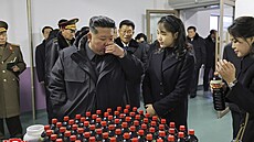 Severokorejský v�dce Kim �ong-un otev�el v regionech n�kolik továren. (prosinec...