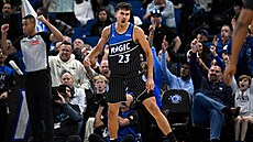 Tristan da Silva z Orlando Magic se raduje v zápase s Miami Heat v rámci NBA...