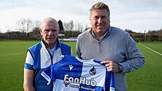 Skotský kou� Steve Evans (vlevo) se po prom�n� vrací k trénování.