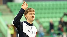 eský rychlobrusla Metodj Jílek jde na ceremoniál v Hamaru.