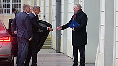 Andrej Babi� (ANO) dorazil na Pra�ský hrad, kde ho prezident Petr Pavel...