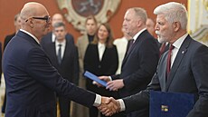 Prezident Petr Pavel jmenoval novou vládu. Na snímku Oto Klempí� (Motoristé),...