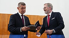 Bývalý premiér Petr Fiala pedal novému premiérovi Andreji Babiovi klí od...