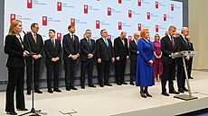 Tisková konference nov� jmenovaného kabinetu Andreje Babi�e (ANO) slo�enou ze...