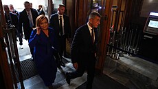 Nov jmenovaný premiér Andrej Babi (ANO) uvedl do úadu novou ministryni...