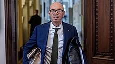 Ministr kultury Oto Klempí� p�ichází na zasedání nové vlády ANO, SPD a...